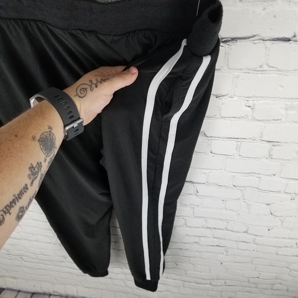 DEREK HEART | two-stripe pocket jogger sweat pants - Picture 5 of 6